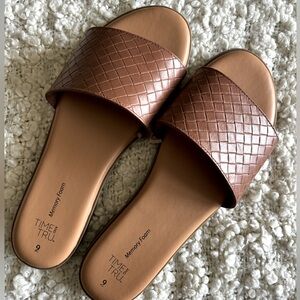 Women’s sandals size 9